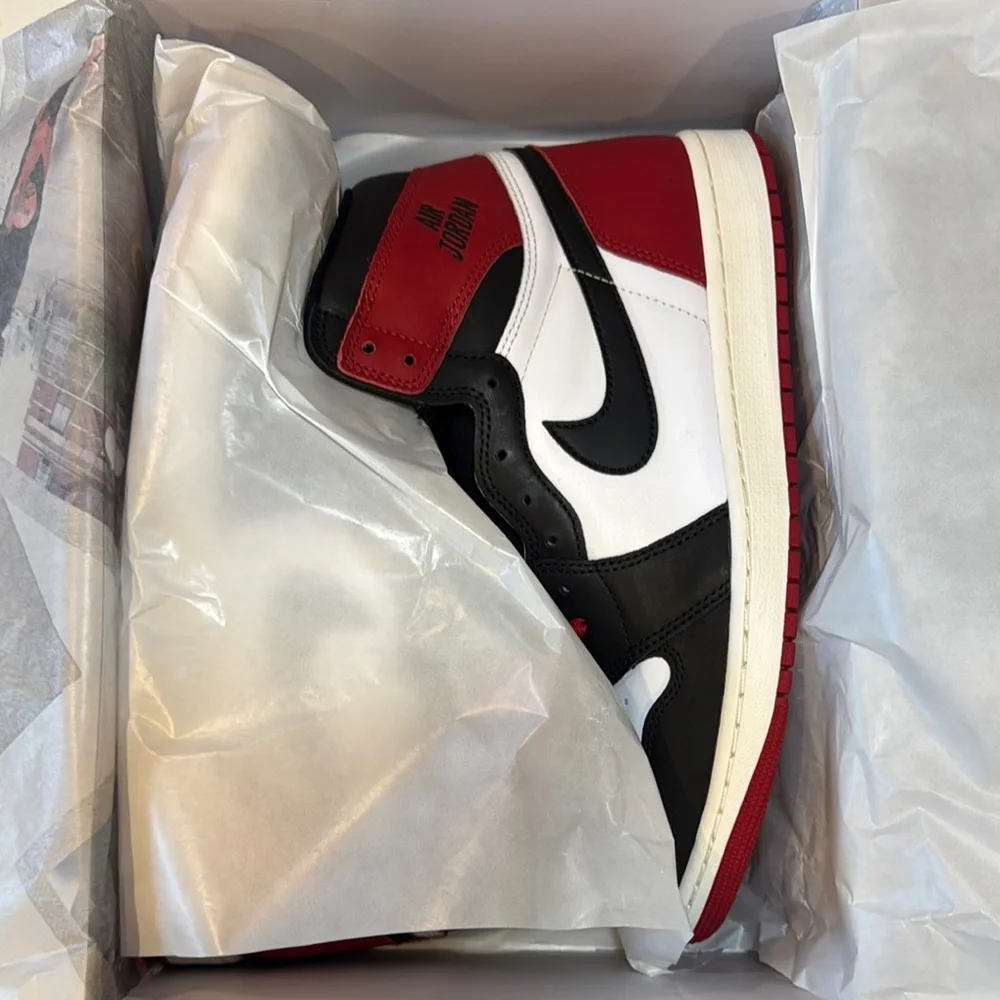 Jordan 1 Retro High OG Black Toe Reimagined – 2025 Release w/ MJ Signature - Picture 5 of 6